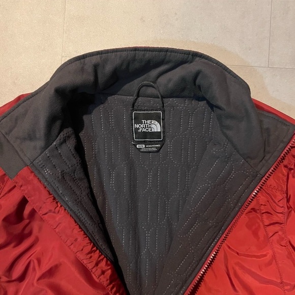 The North Face Red Padded Jacket with Gray Trim – Vintage Style – Size Medium. - Picture 4 of 17